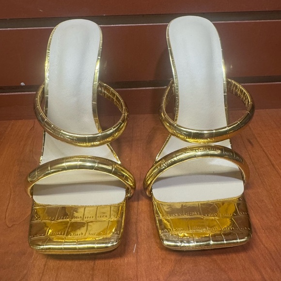 Elegant Gold Women's Heels - Picture 2 of 12